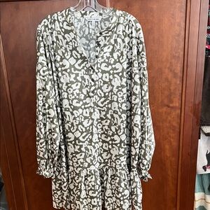 Elizabeth and James Green and White Patterned Long Sleeve Dress